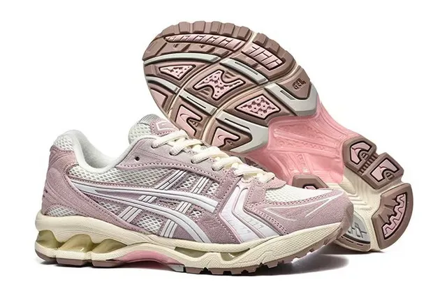 ASICS Gel-Kayano Chaussures de course roses et blanches 4