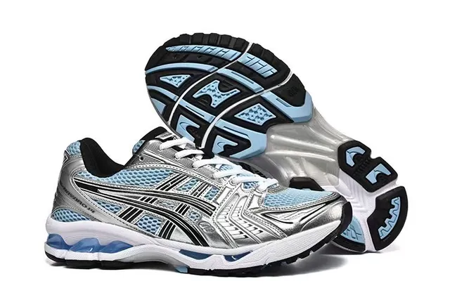 ASICS Gel-Kayano tênis de corrida prateado e azul claro 4