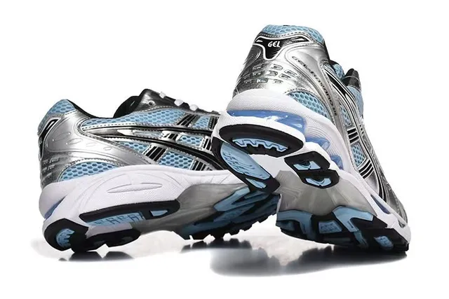 ASICS Gel-Kayano tênis de corrida prateado e azul claro 5