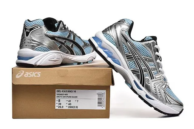 ASICS Gel-Kayano tênis de corrida prateado e azul claro 6