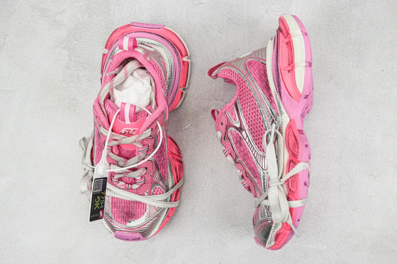 ASICS كروس أحذية رياضية سميكة بألوان وردي فضي مع أعلى شبكي وطبقات اصطناعية 3