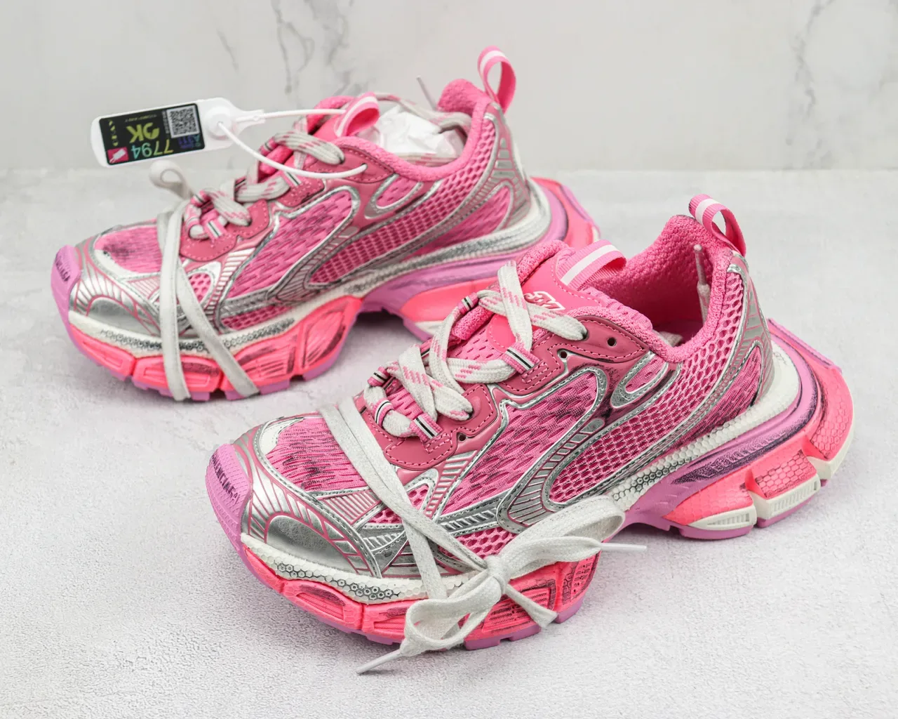 ASICS كروس أحذية رياضية سميكة بألوان وردي فضي مع أعلى شبكي وطبقات اصطناعية 4