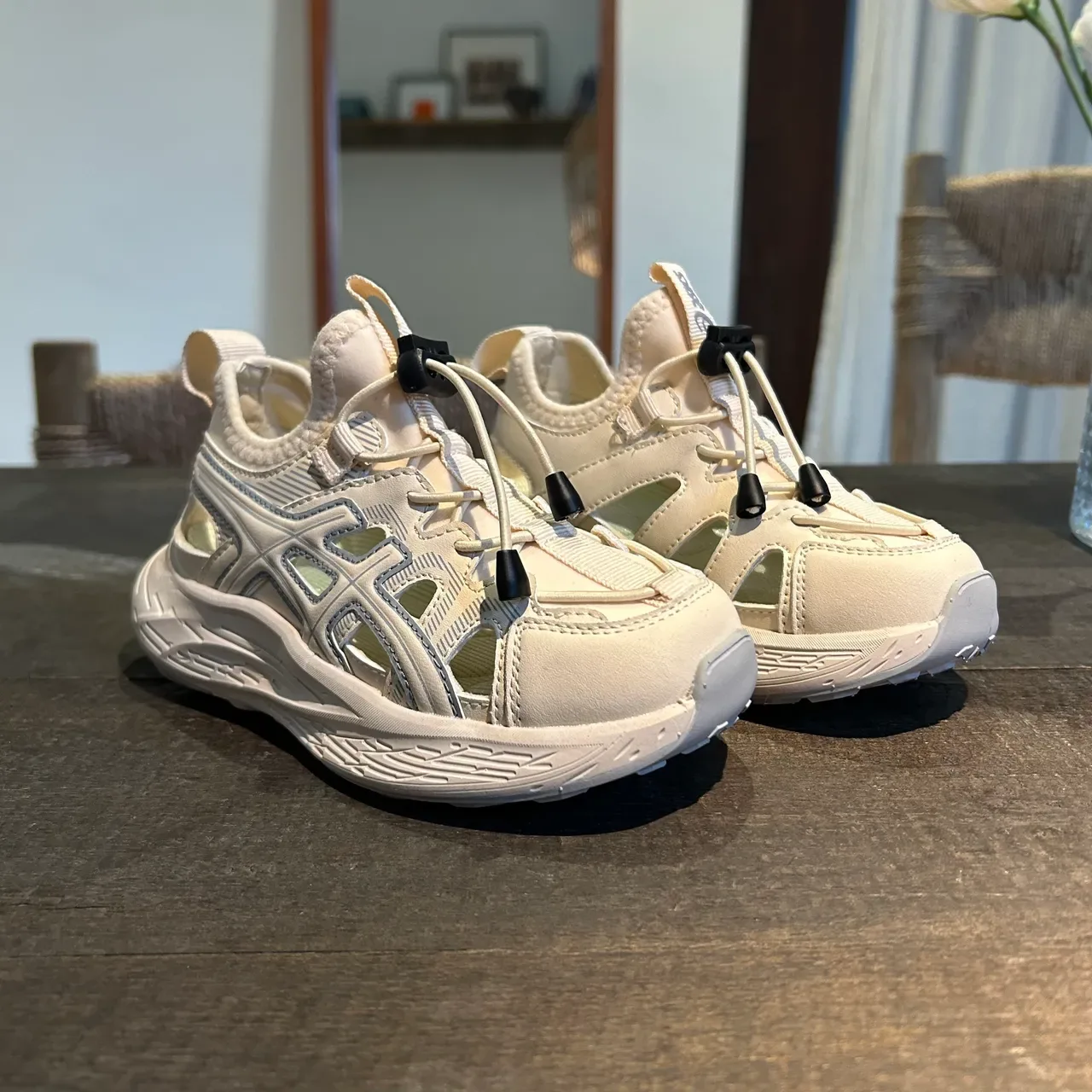ASICS Blanc Noir Semelle Esculpée Chunky Style Cage Recouvrements Synthétiques Baskets Lifestyle 5