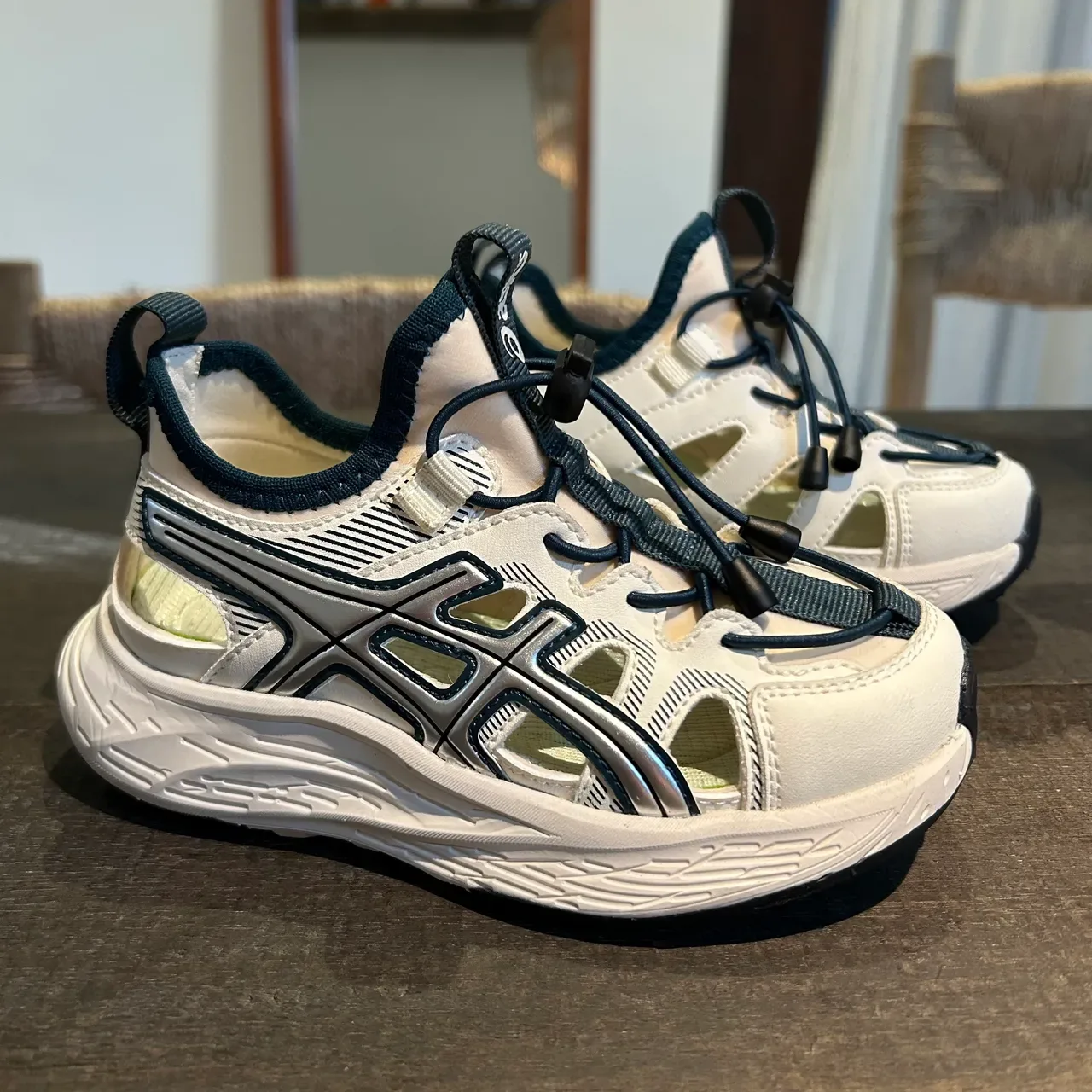 ASICS Blanc Noir Semelle Esculpée Chunky Style Cage Recouvrements Synthétiques Baskets Lifestyle 6
