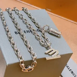 Balenciaga B Chain قلادة فضية شعار