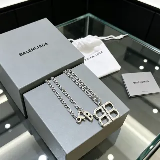 Balenciaga BB and B Pendant فضي رمادي خاتم معدني مطروق سلسلة فيجارو قلادة