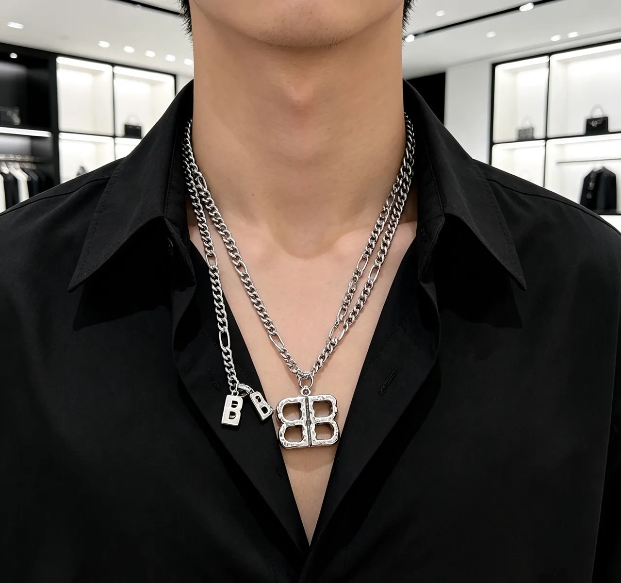 Balenciaga BB and B Pendant Argent Gris Finition Métal Martelé Chaîne Figaro Collier 8