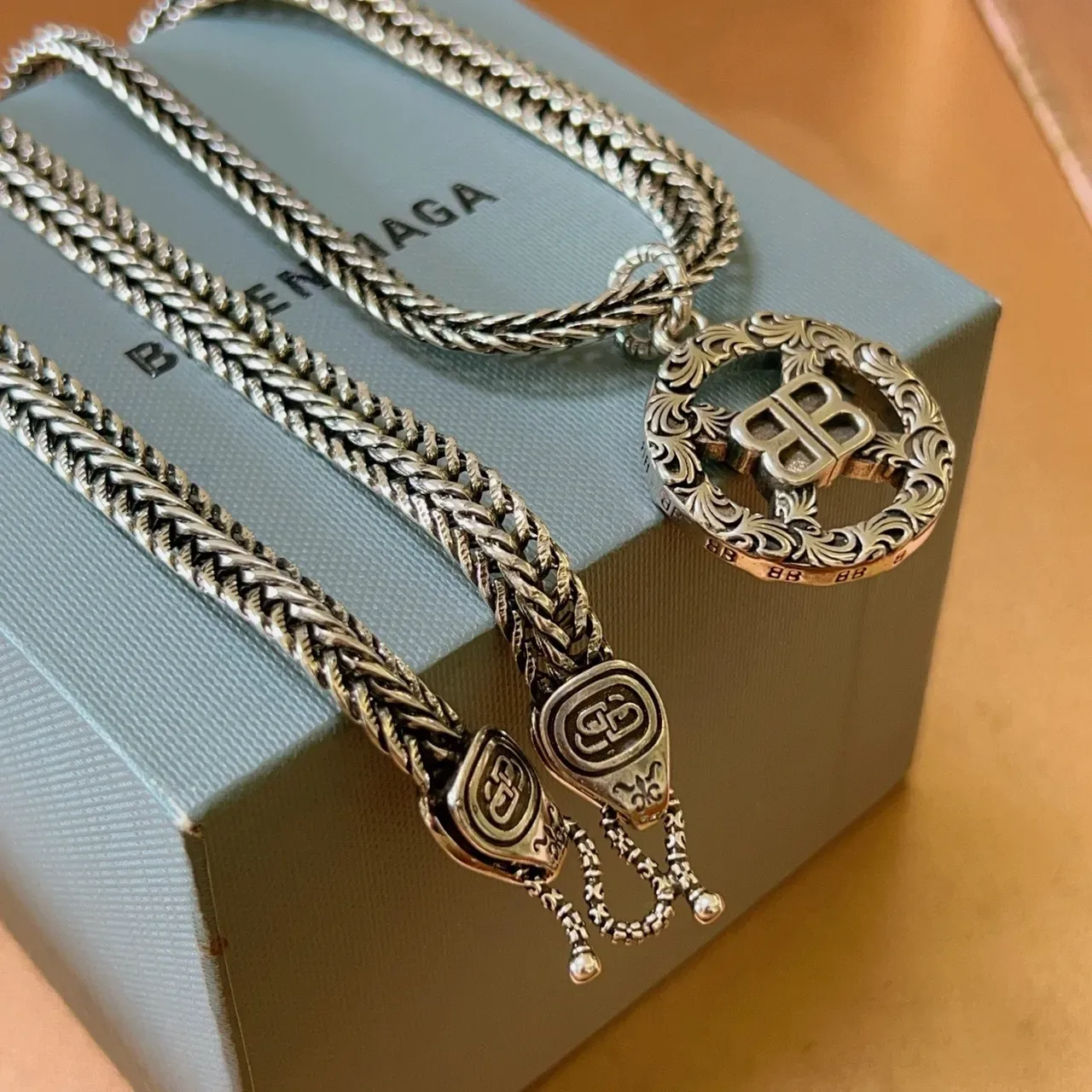 Balenciaga BB Chaîne Tressée Collier avec Pendentif Orné 3
