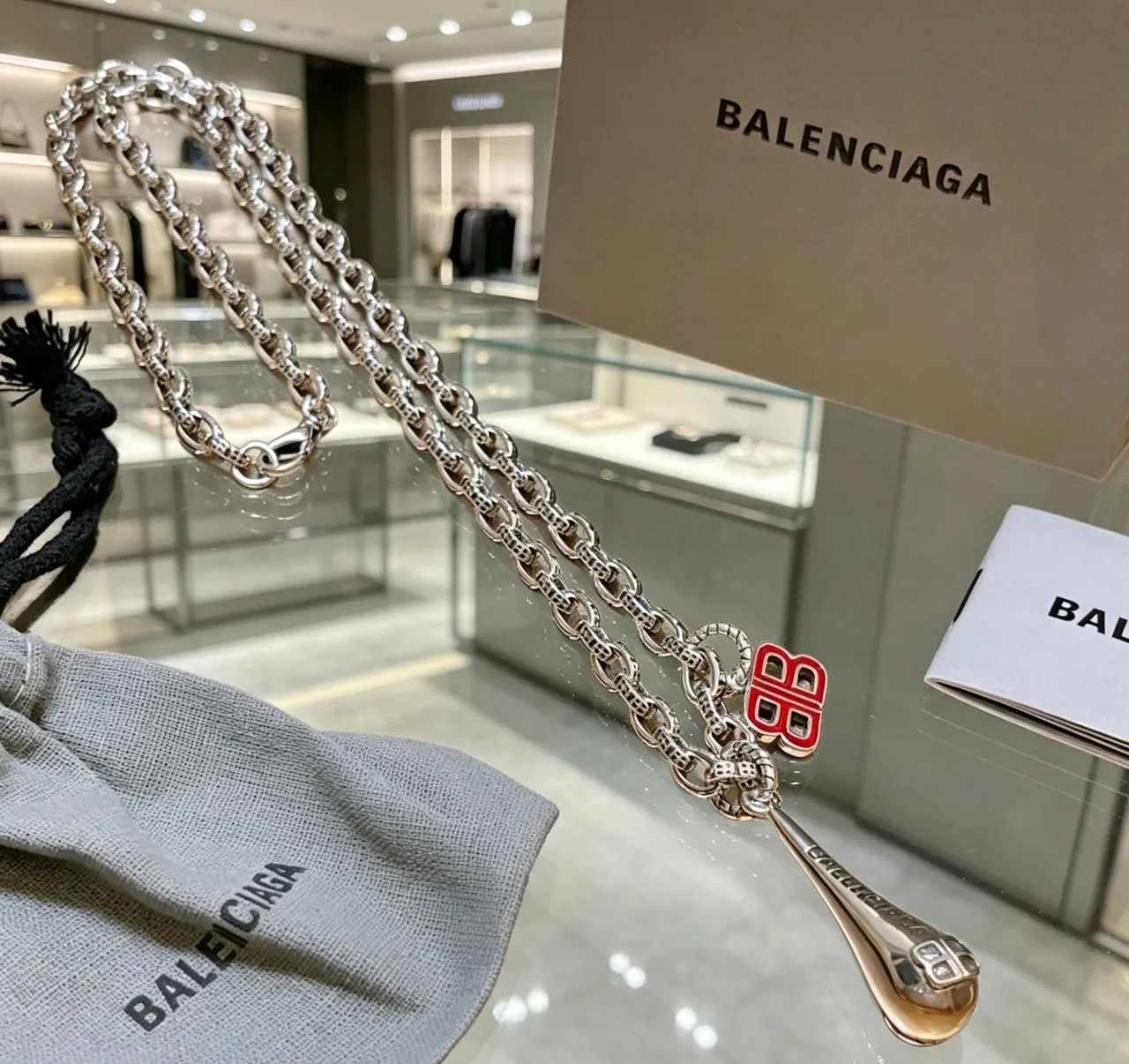 Balenciaga BB logo de esmalte corrente grossa colar 4