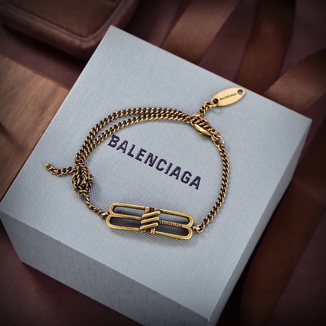 Balenciaga BB Gold Interlocking Clasp Curb Chain Construction Necklace 7
