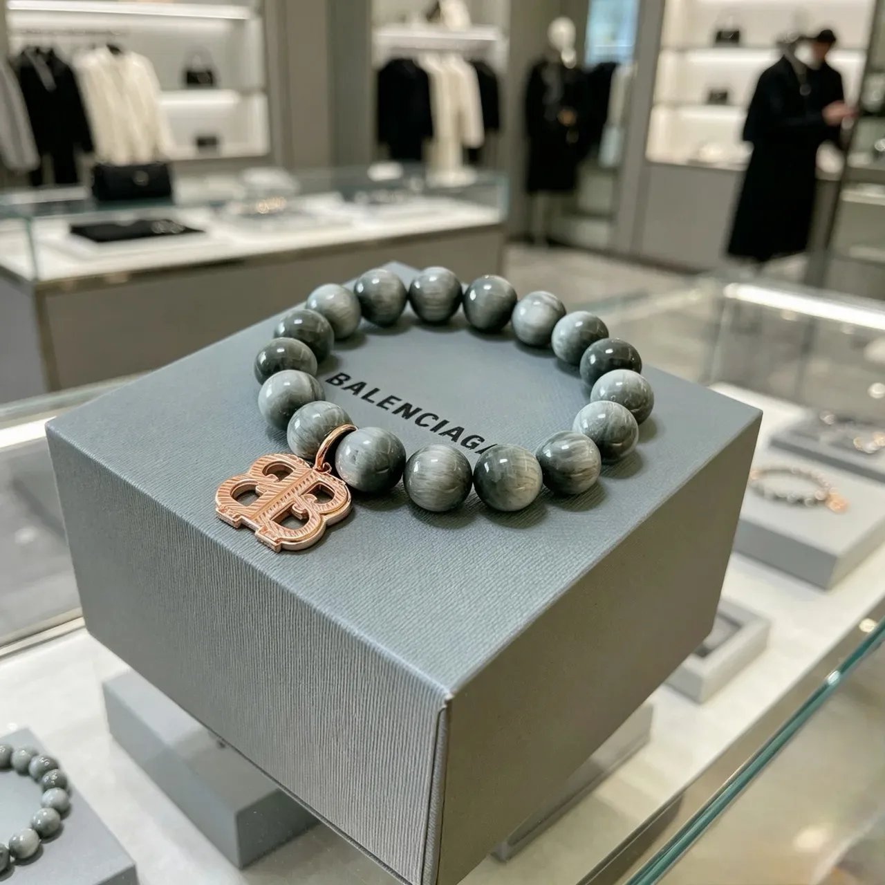 Balenciaga BB Bracelet Perles Pierre Marbrée Vert Or 2