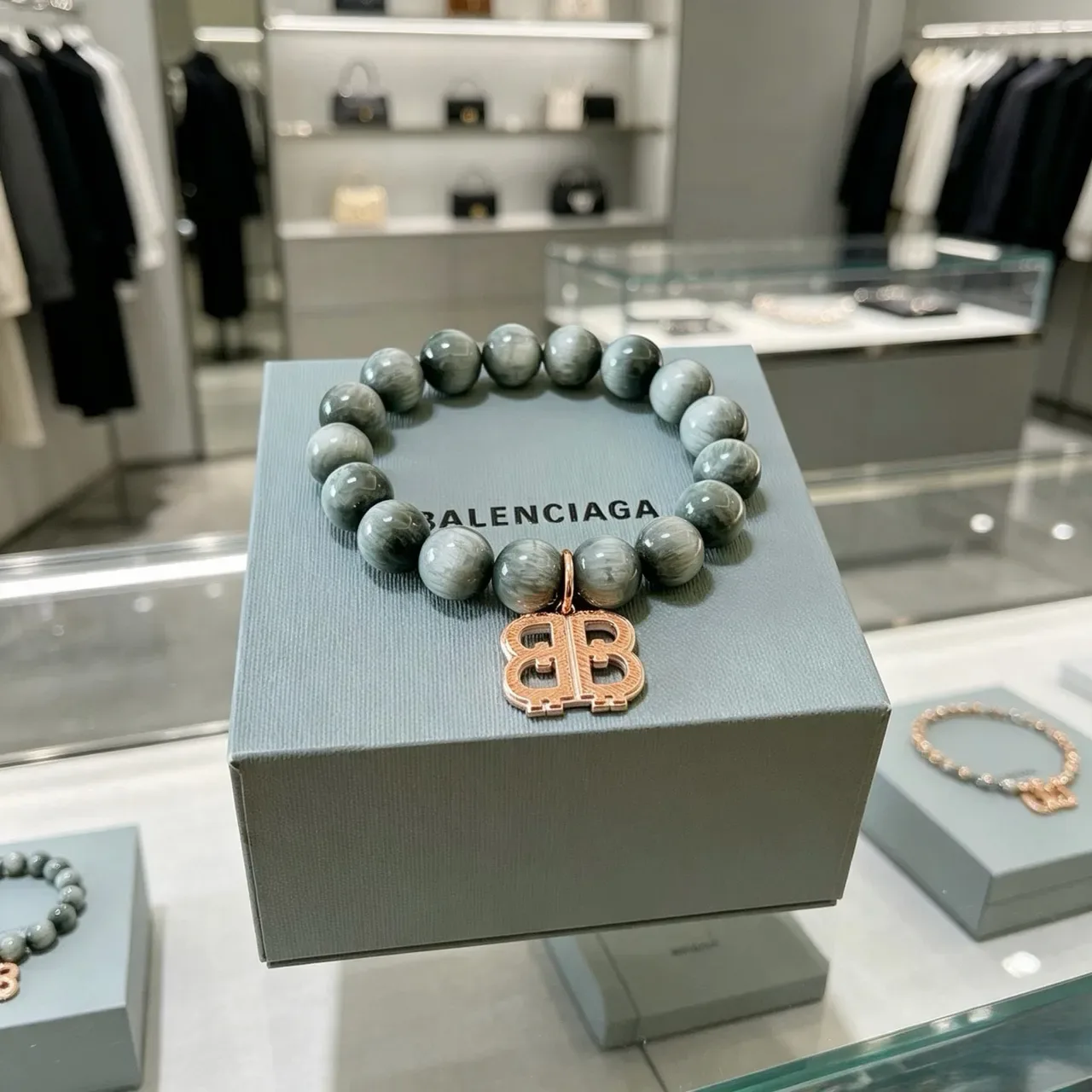 Balenciaga BB Bracelet Perles Pierre Marbrée Vert Or 3
