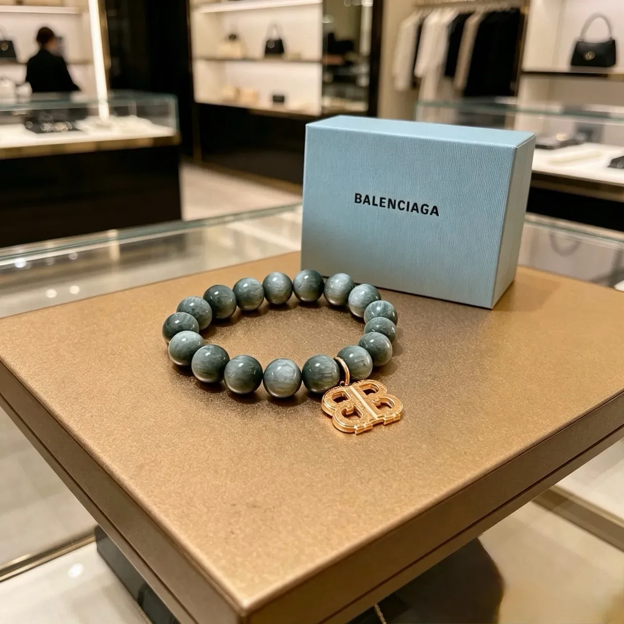 Balenciaga BB Bracelet Perles Pierre Marbrée Vert Or 4