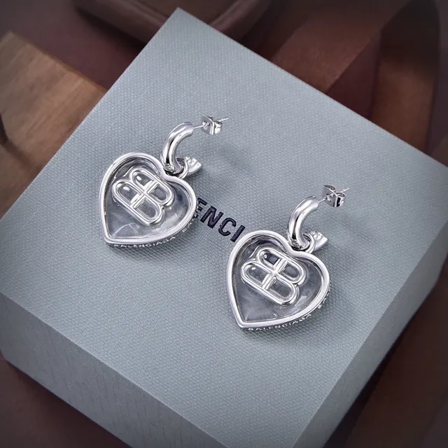 Balenciaga BB Heart সোনা রুপো মনোগ্রামড কানের দুল 4