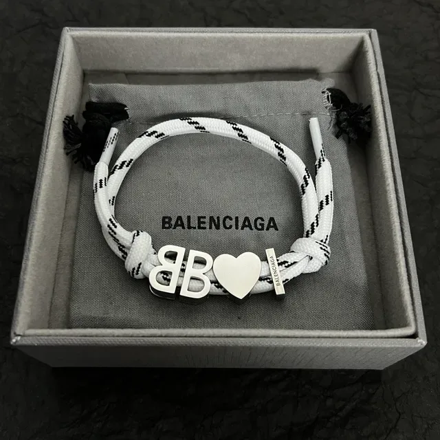 Balenciaga BB Heart Rope Pulseira Branca Prateada com Logo de Construção Charm 6