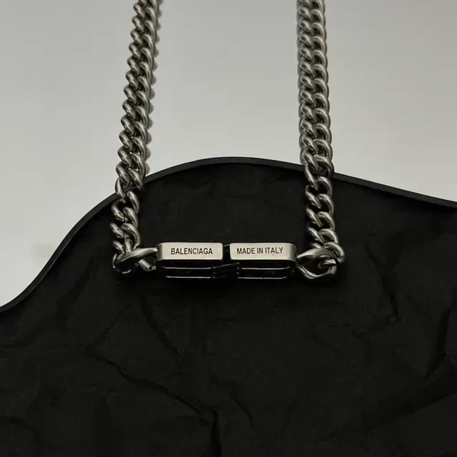 Balenciaga BB Logo Corrente retorcida prata antiga colar 2
