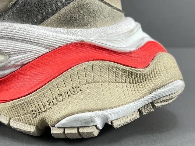 Balenciaga Beige Red Chunky Sneakers com silhueta oversize e sola multicamadas 7