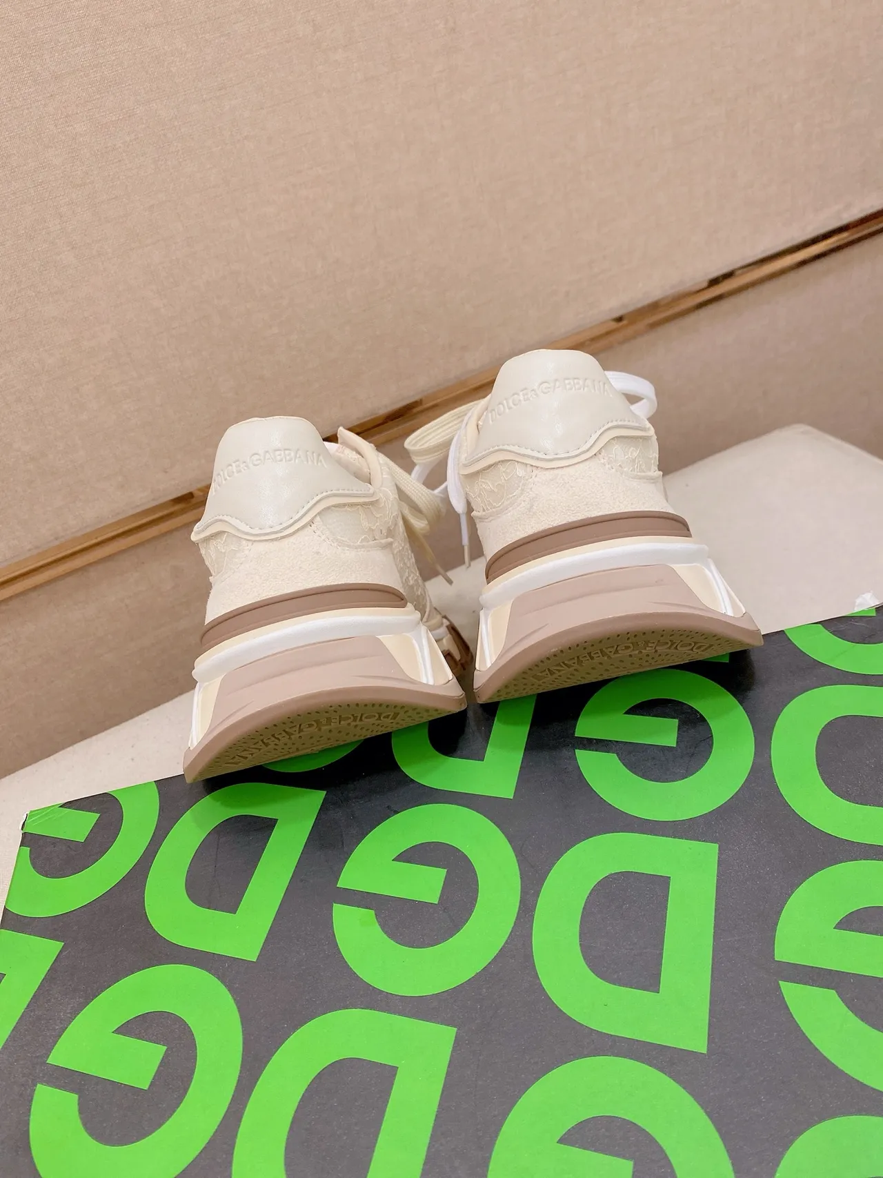 Balenciaga Bege Branco Sola Esculpida com Cordões Tênis de Topo Baixo Chunky 3