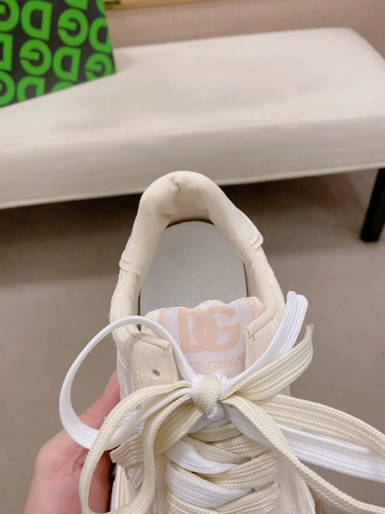 Balenciaga Bege Branco Sola Esculpida com Cordões Tênis de Topo Baixo Chunky 4