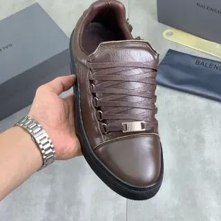 Balenciaga Zapatilla Lifestyle de Cuero Marrón con Cordones