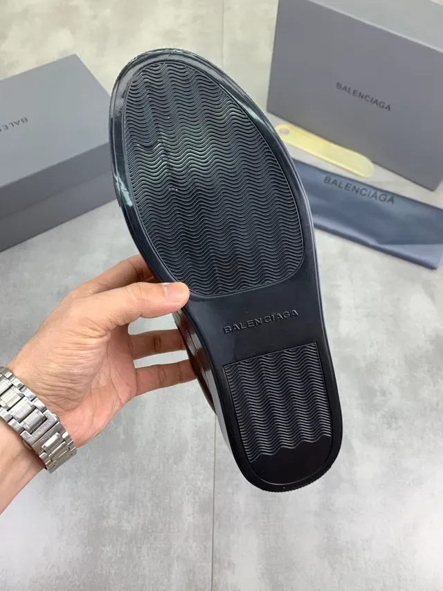 Balenciaga Tênis Lifestyle de Couro Marrom com Cadarço 2