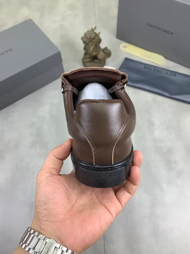 Balenciaga Tênis Lifestyle de Couro Marrom com Cadarço 3