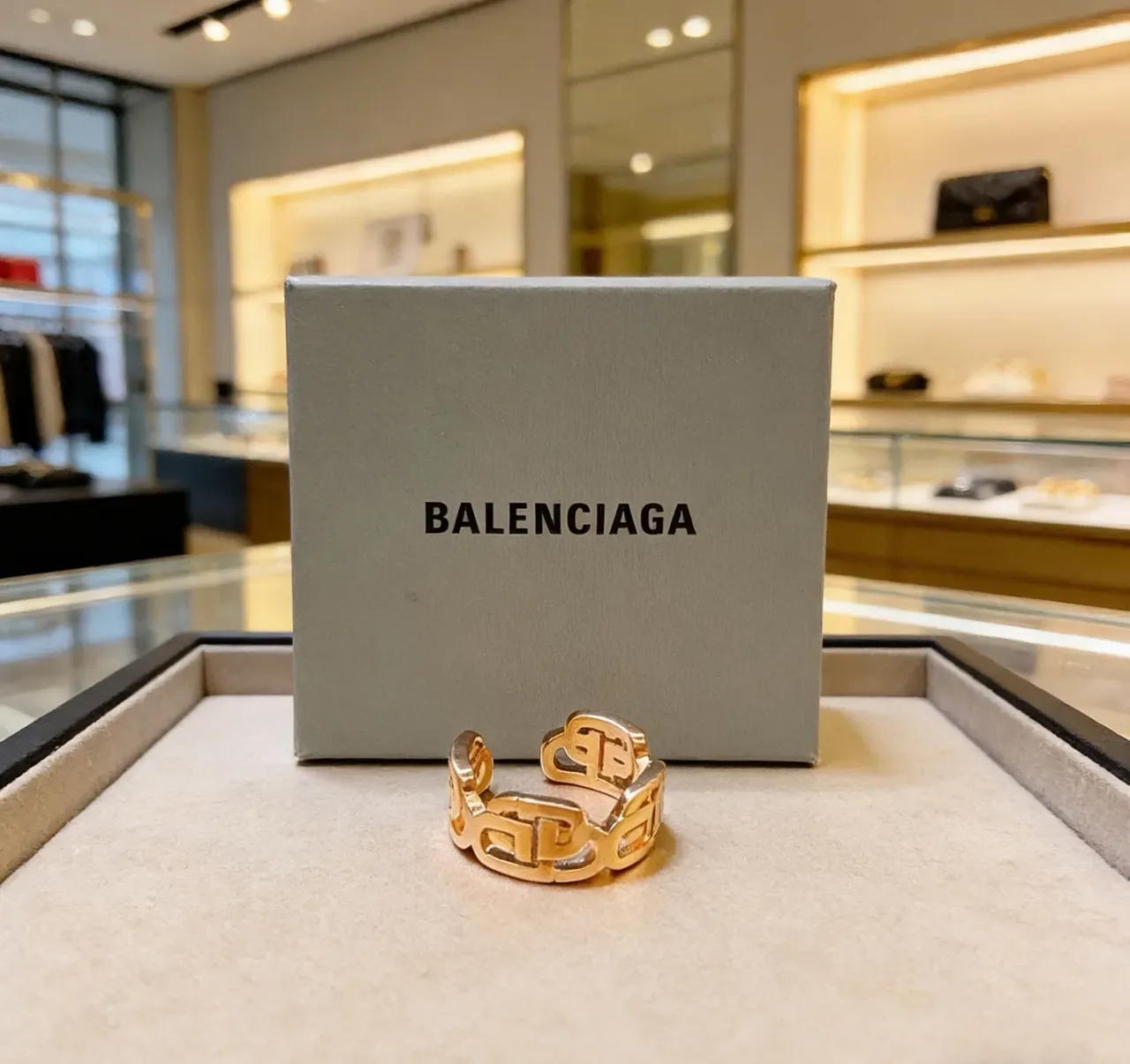 Balenciaga Interlocking Geometric Link Rose-Gold Ring 4