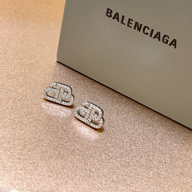 Brincos Balenciaga Logo Motif Pavé Crystal 2