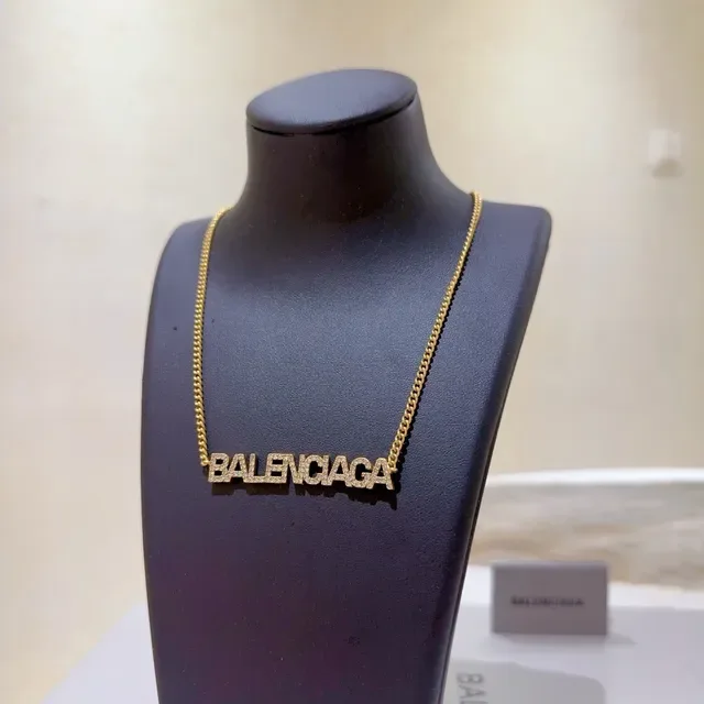 سلسلة Balenciaga Logo ذهبي أسود Pendant Pavé-Textured Letters Necklace 6