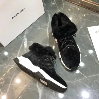 Balenciaga Runner কালো সাদা নিট উপর নরম লোমের কলার লাইফস্টাইল স্নিকার