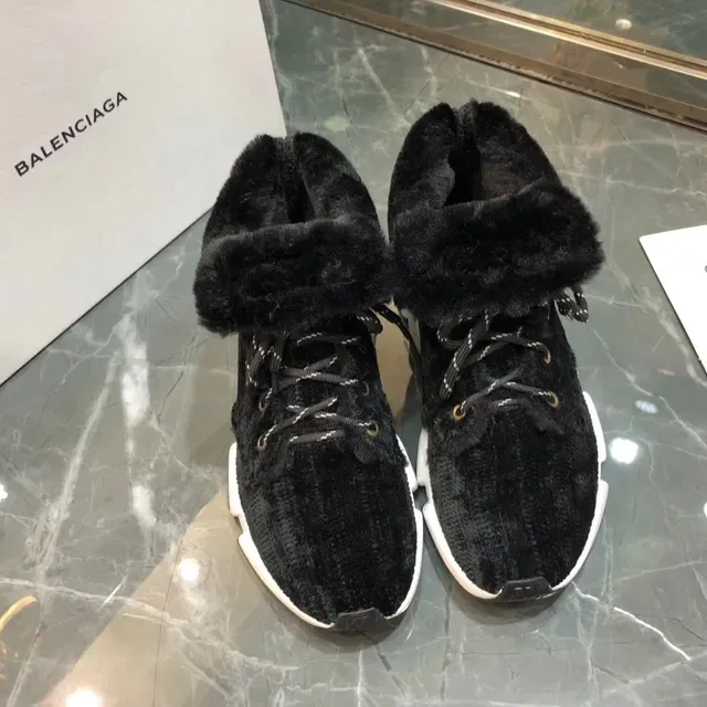 Balenciaga Runner Noir Blanc Haut Tricoté Col Fourré Peluche Lifestyle Sneakers 3