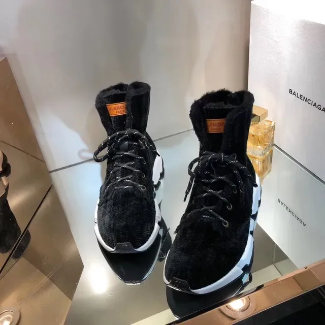 Balenciaga Runner Noir Blanc Haut Tricoté Col Fourré Peluche Lifestyle Sneakers 4