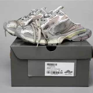 Balenciaga Runner حذاء رياضي فاخر لون ذهبي متعدد المواد سميك