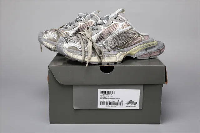 Balenciaga Runner حذاء رياضي فاخر لون ذهبي متعدد المواد سميك 1