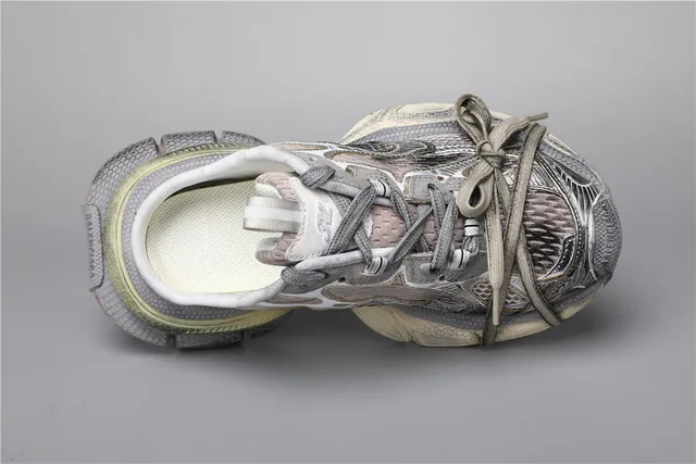 Balenciaga Runner حذاء رياضي فاخر لون ذهبي متعدد المواد سميك 7
