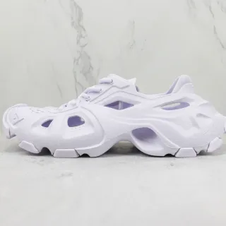 Balenciaga Runner Blanco Morado Construcción de espuma monolítica Detalle de corte asimétrico Zapatillas chunky