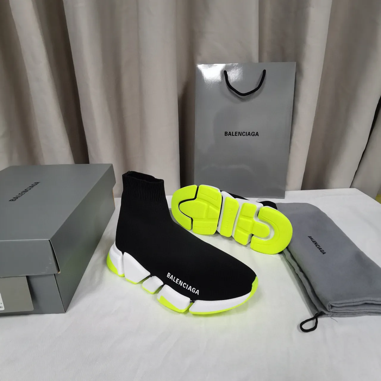 Balenciaga Speed Trainer أسود أبيض أصفر نيون حذاء أسلوب حياة 2