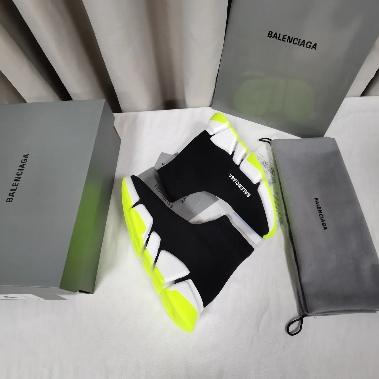 Balenciaga Speed Trainer أسود أبيض أصفر نيون حذاء أسلوب حياة 6