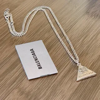 Balenciaga Colgante Triangular Cadena Curb Plata Collar