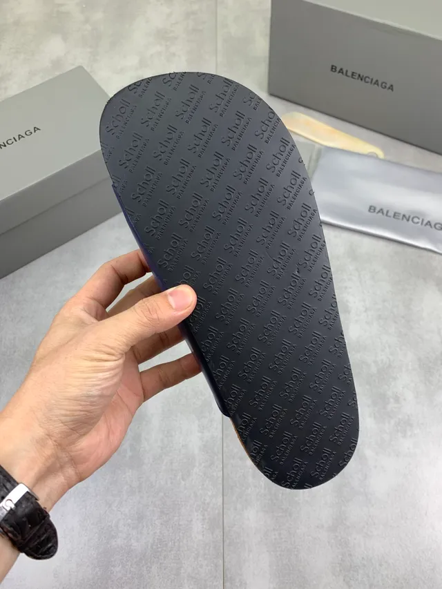Balenciaga Sandálias Casual de Couro Navy com Três Fivelas 2
