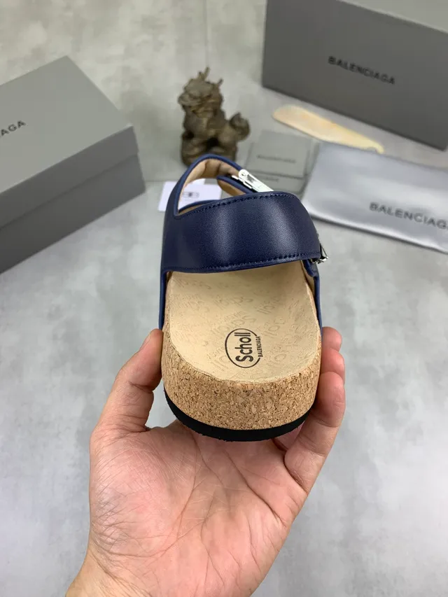 Balenciaga Sandálias Casual de Couro Navy com Três Fivelas 3