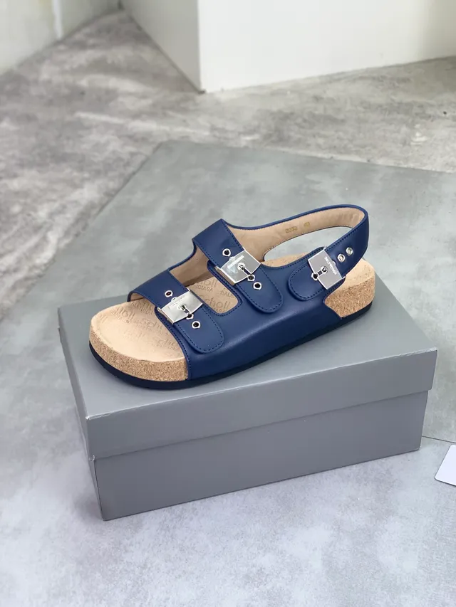 Balenciaga Sandálias Casual de Couro Navy com Três Fivelas 4