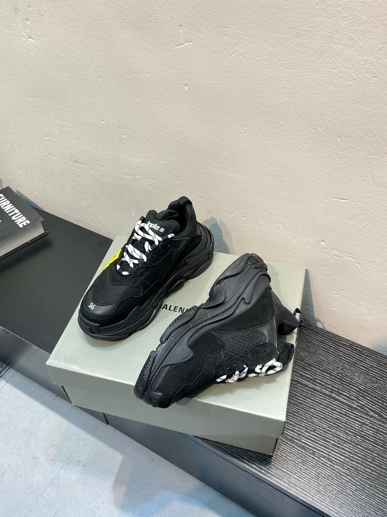 Balenciaga Triple S baskets noires et jaunes chunky 3
