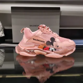 Balenciaga Triple S Runner وردي مايكي ماوس تشانكي سنيكرز