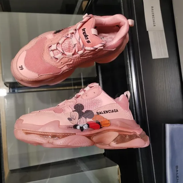 Balenciaga Triple S Runner وردي مايكي ماوس تشانكي سنيكرز 2