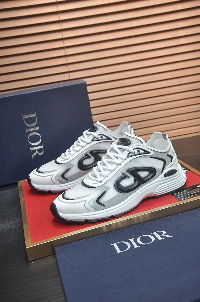 Balenciaga Chaussures lifestyle blanches noires oversize logotype monogrammé sculpté semelle intermédiaire côtelée 4