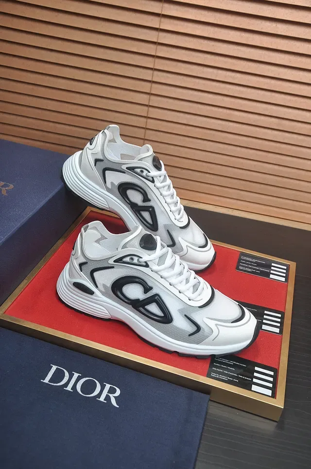 Balenciaga Chaussures lifestyle blanches noires oversize logotype monogrammé sculpté semelle intermédiaire côtelée 6
