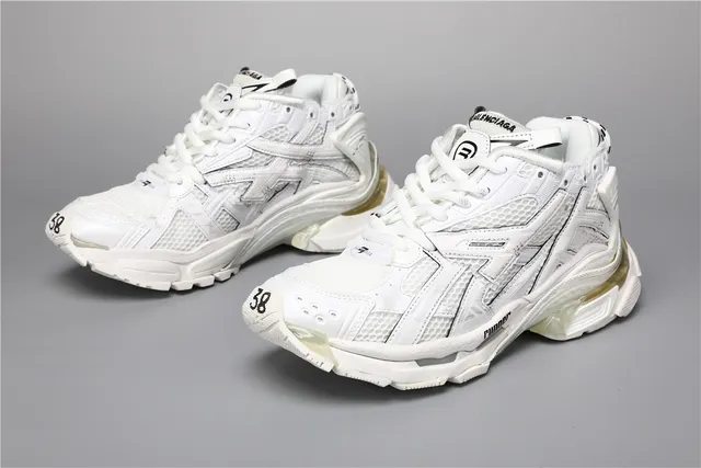 Balenciaga Tênis chunky com sola branca transparente, construção de malha e overlay sintético 5