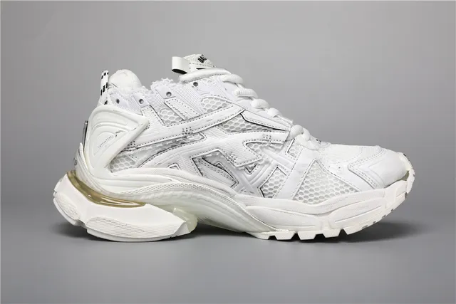 Balenciaga Tênis chunky com sola branca transparente, construção de malha e overlay sintético 8