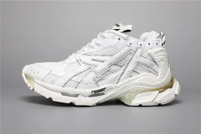 Balenciaga Tênis chunky com sola branca transparente, construção de malha e overlay sintético 9